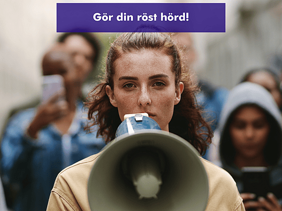 Unga personer med megafon