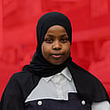Bild på Amal som jobbar med lokala verksamheter i västra Sverige.